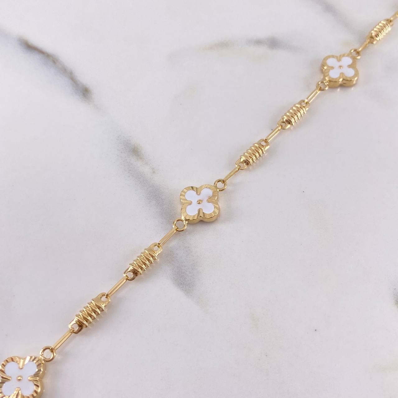Pulso Barril Trebol 4gr / 19cm / 3.3mm Electroestatico Blanco Diamantado Oro Amarillo 18K $