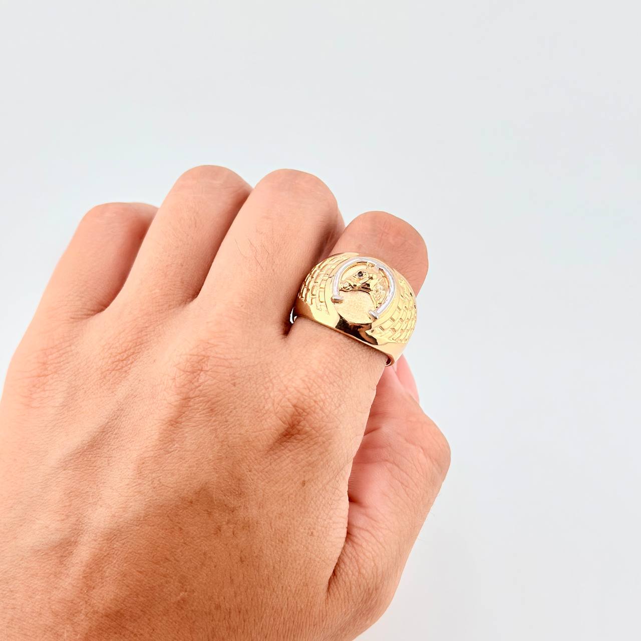 Anillo Herradura Caballo 7.95g / T11 1/4 Dos Oros Amarillo Blanco 18K