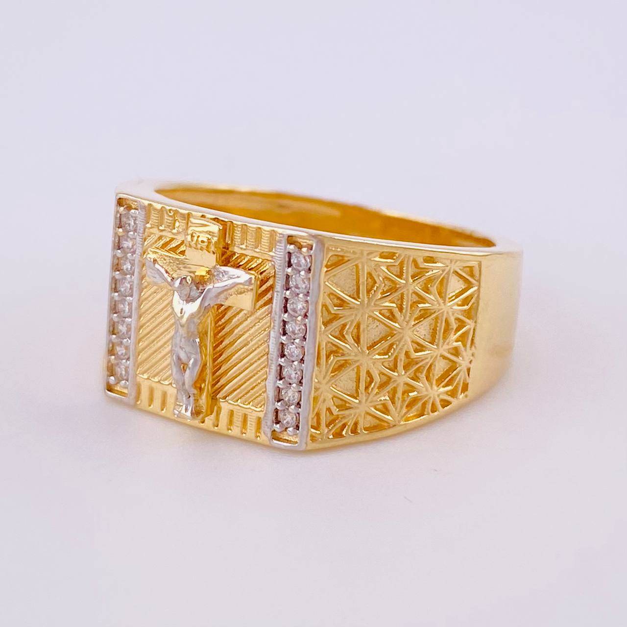 Anillo Cristo Enmallado 8.8g / T8 3/4 Dos Oros Amarillo Blanco 18K