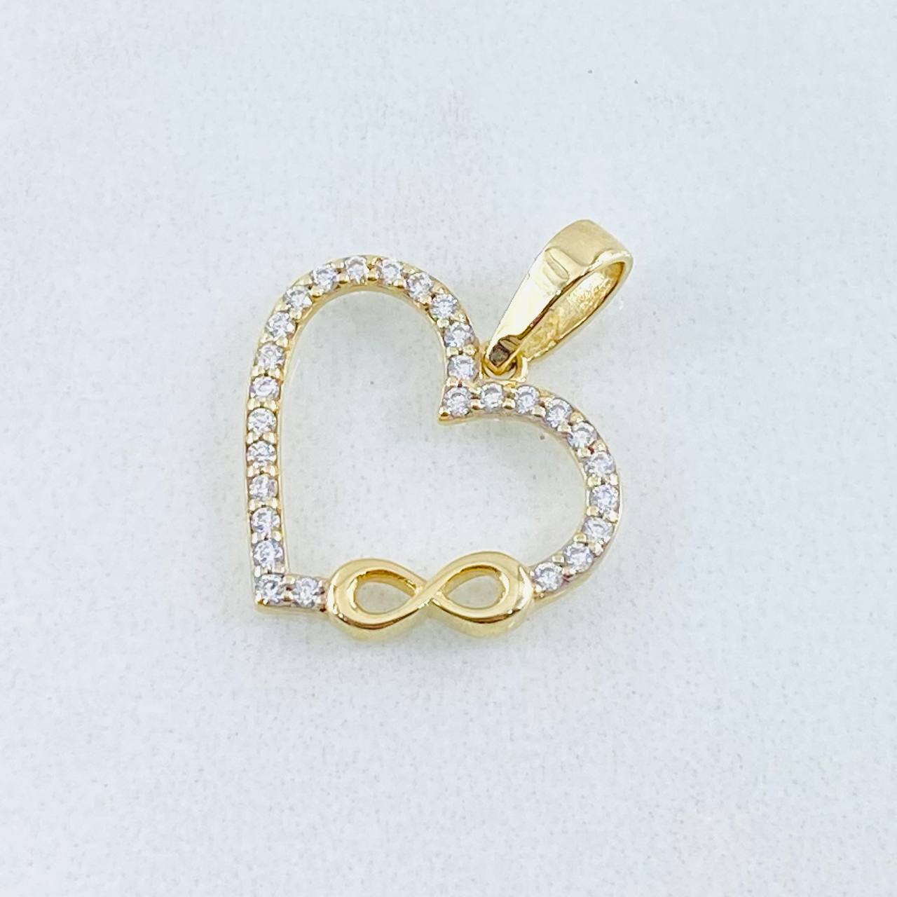 Dije Silueta Corazón Infinito 0.8gr / 2cm / Oro Amarillo 18K ©