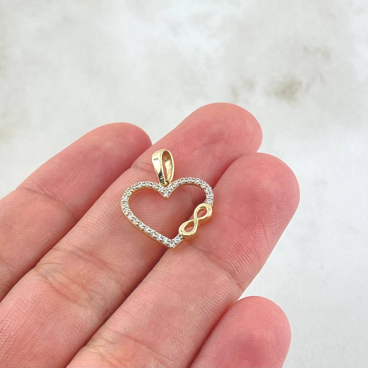 Dije Silueta Corazón Infinito 0.8gr / 2cm / Oro Amarillo 18K ©