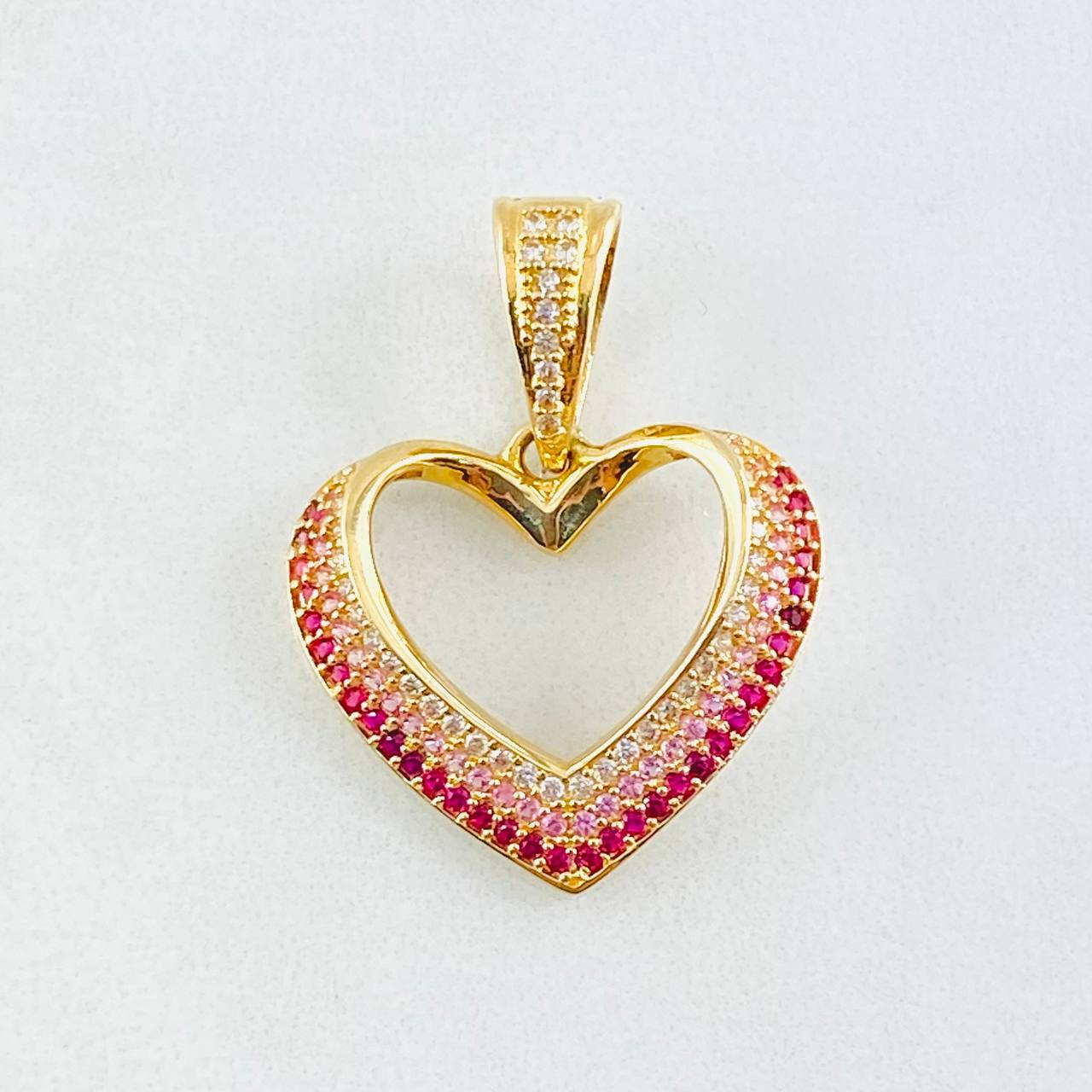 Dije Silueta Corazón 3.45gr / 3cm / Oro Amarillo 18K ©