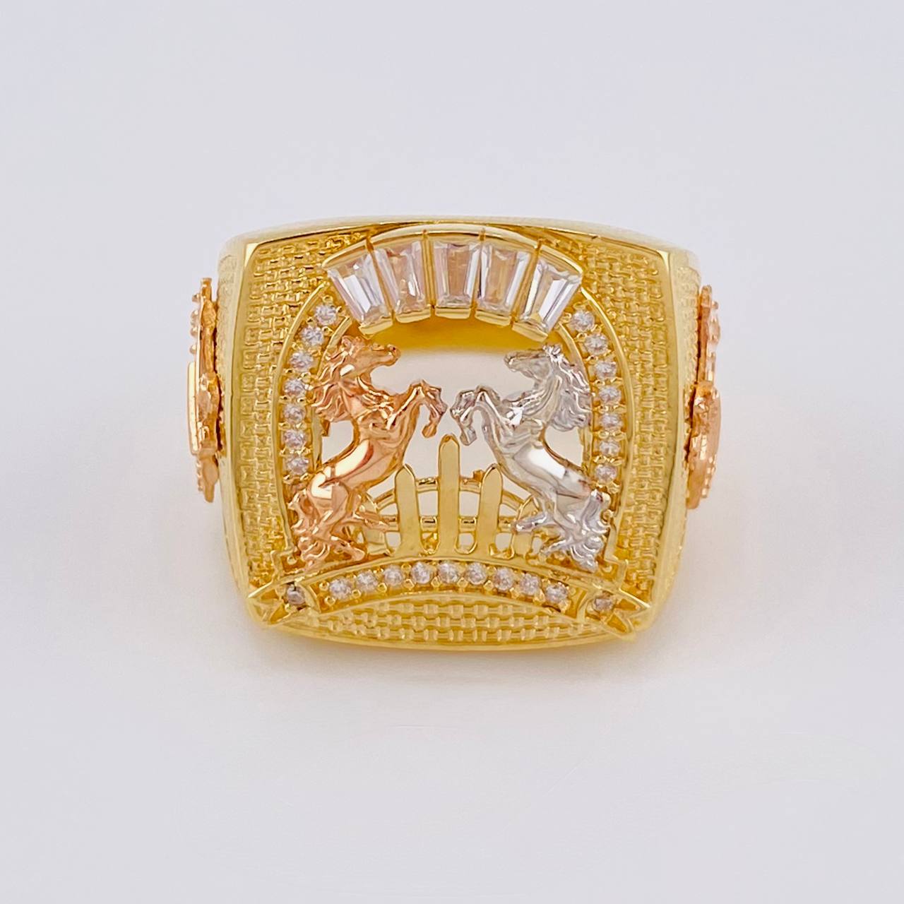 Anillo Herradura Caballo 9.3 g / T10 1/4 Tres Oros 18K