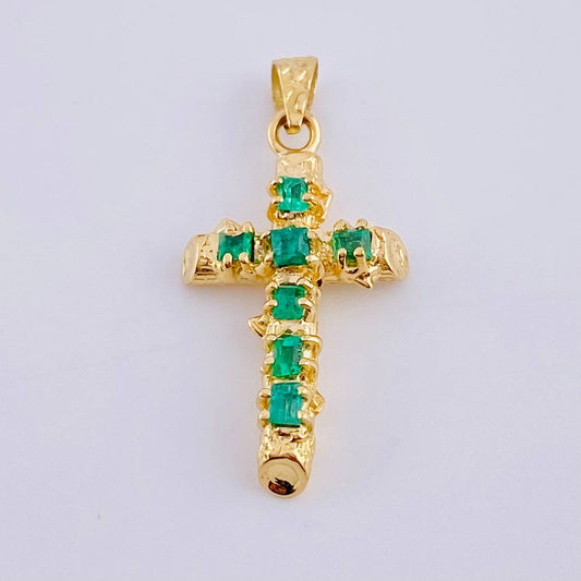Dije Cruz Tronco Puntas Planas Esmeraldas  80Pts 1.65 g / 2.9 cm Oro Amarillo 18K