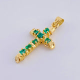 Dije Cruz Tronco Puntas Planas Esmeraldas  80Pts 1.65 g / 2.9 cm Oro Amarillo 18K