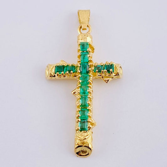 Dije Cruz Tronco Puntas Planas Esmeraldas 2 Qts 3.4 g / 4 cm Oro Amarillo 18K