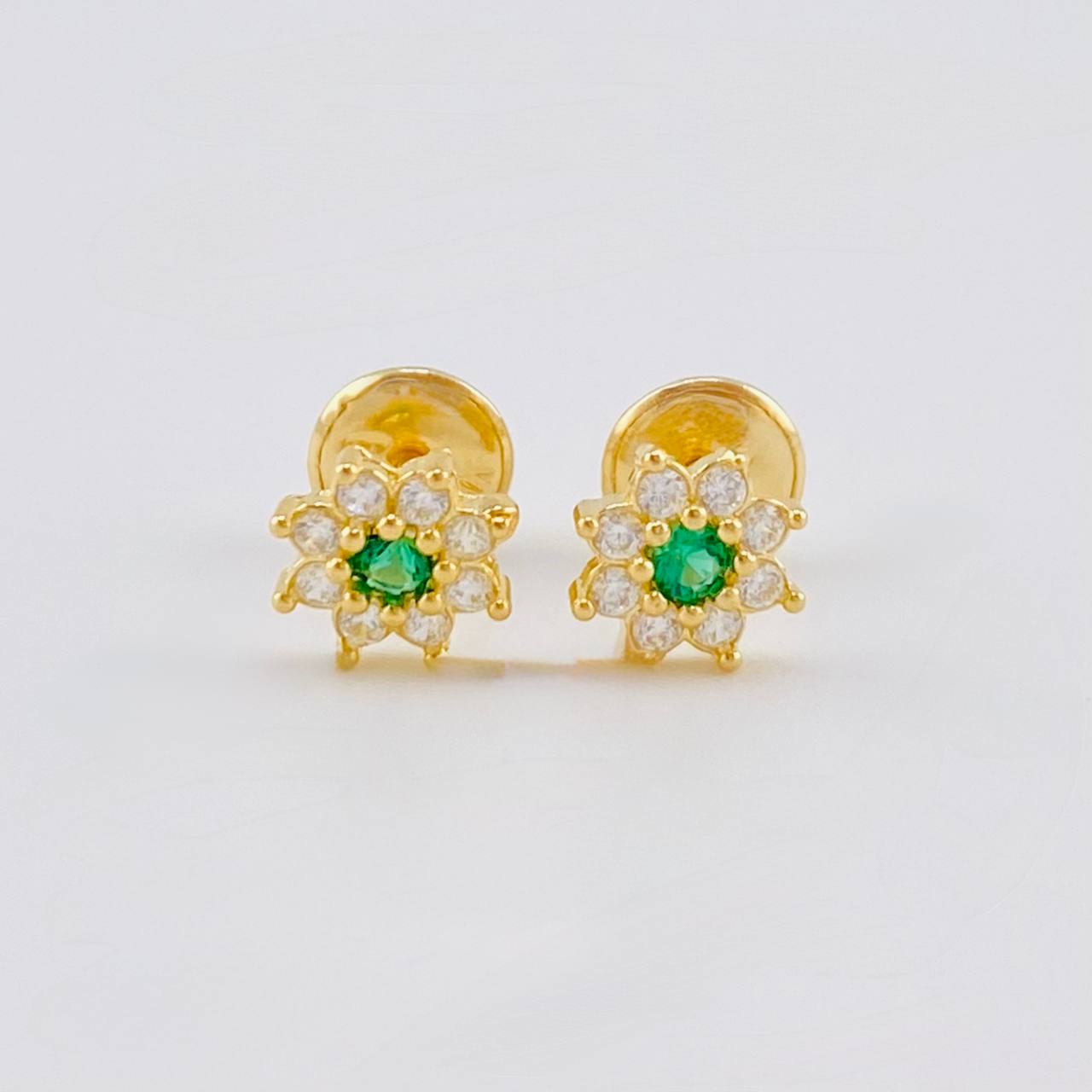 Topos Flor Estrellada 0.85 g / 6 mm Oro Amarillo 18K