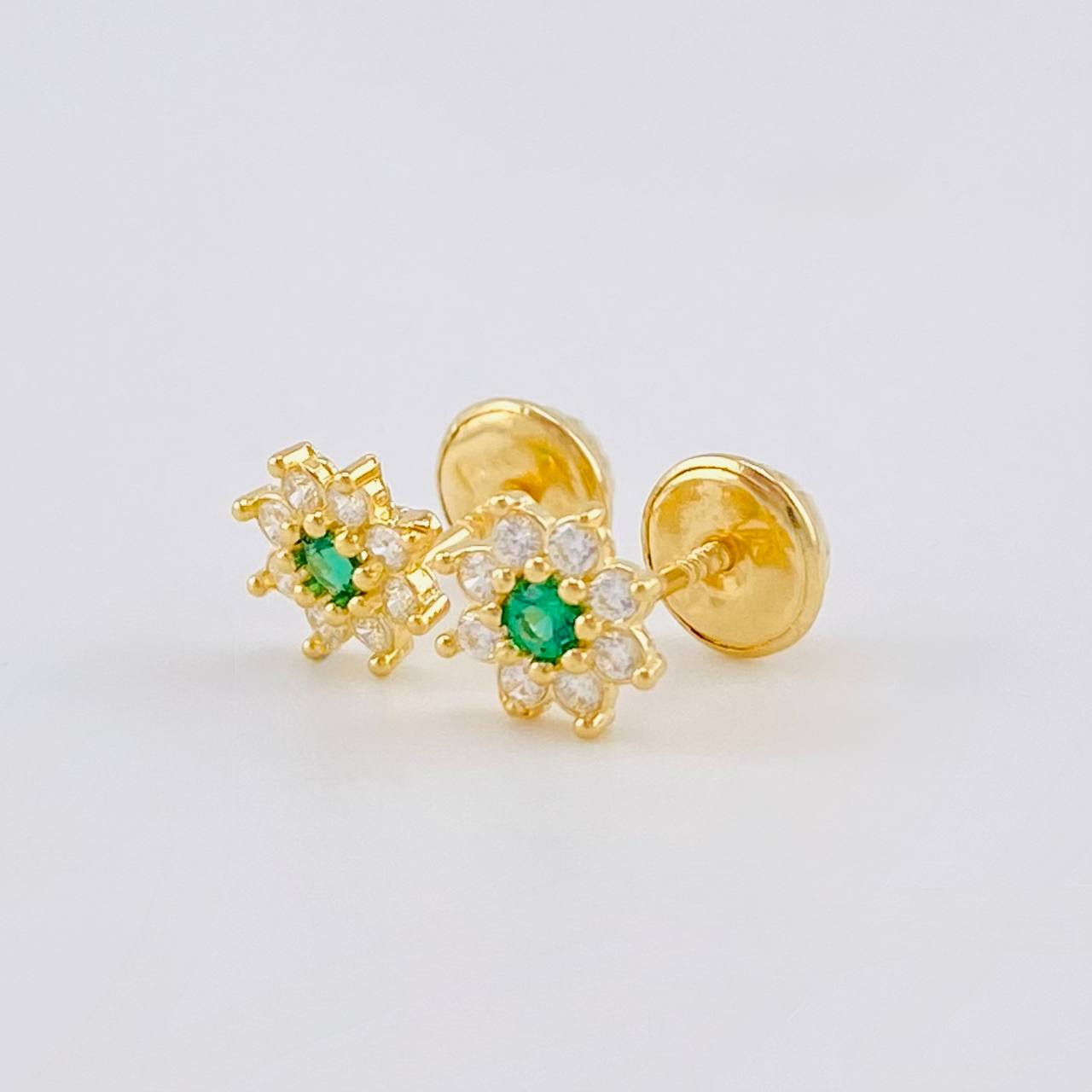 Topos Flor Estrellada 0.85 g / 6 mm Oro Amarillo 18K