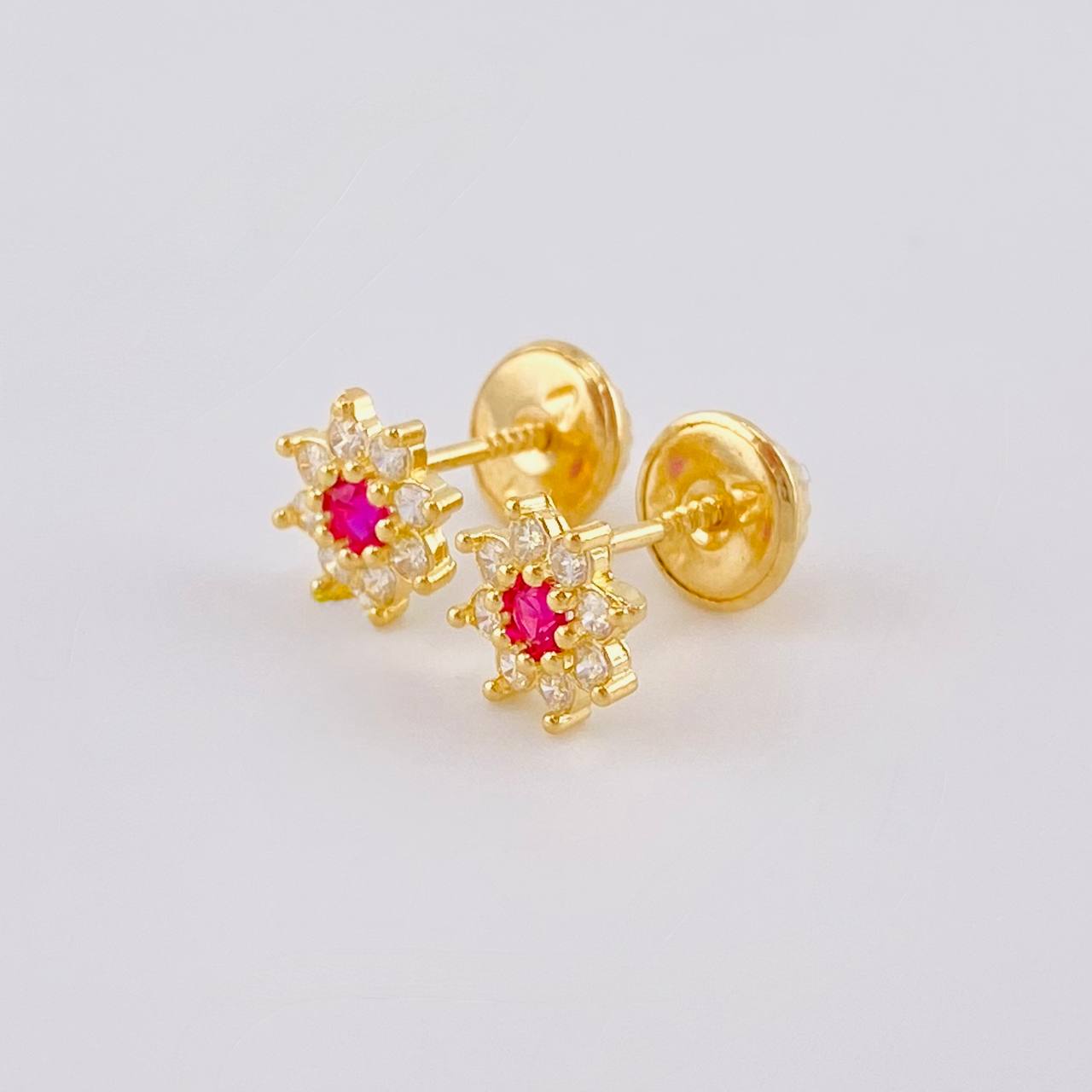 Topos Flor Estrellada 0.85 g / 6 mm Oro Amarillo 18K