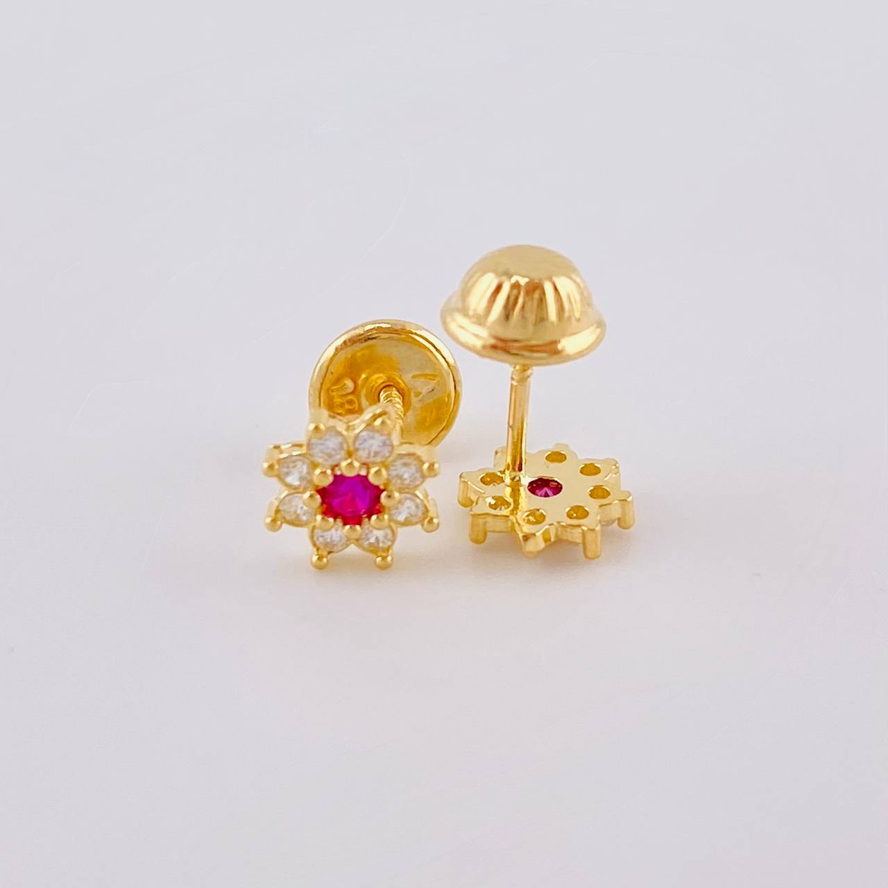 Topos Flor Estrellada 0.85 g / 6 mm Oro Amarillo 18K