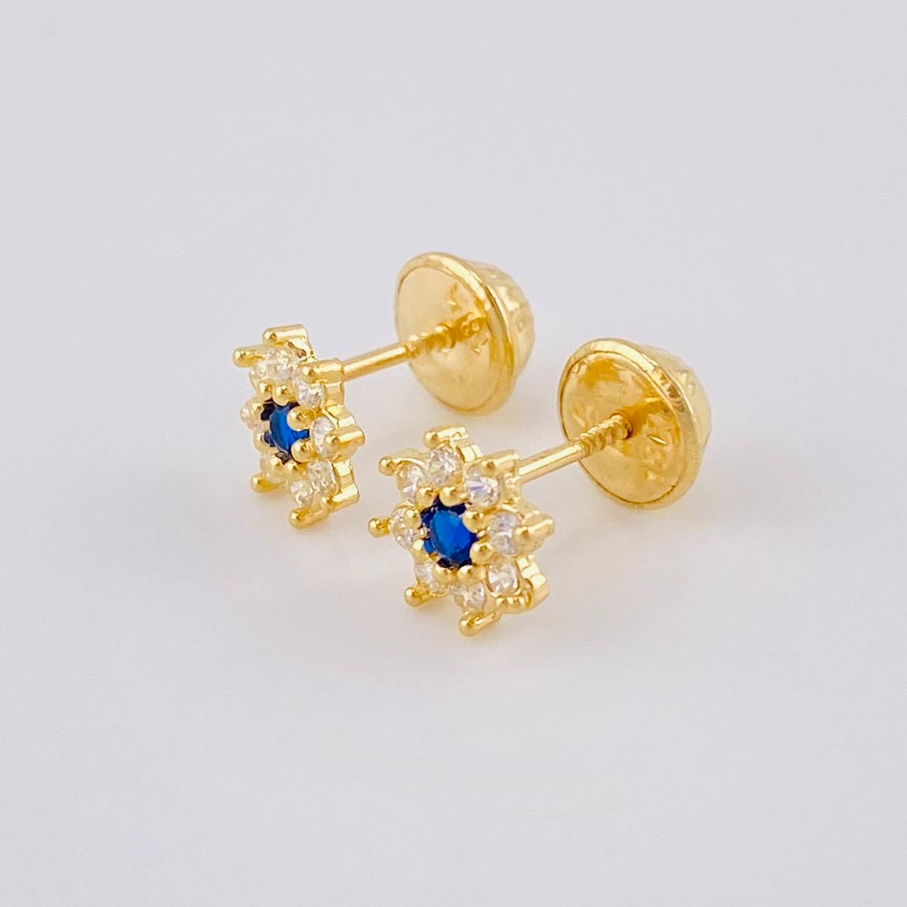 Topos Flor Estrellada 0.85 g / 6 mm Oro Amarillo 18K