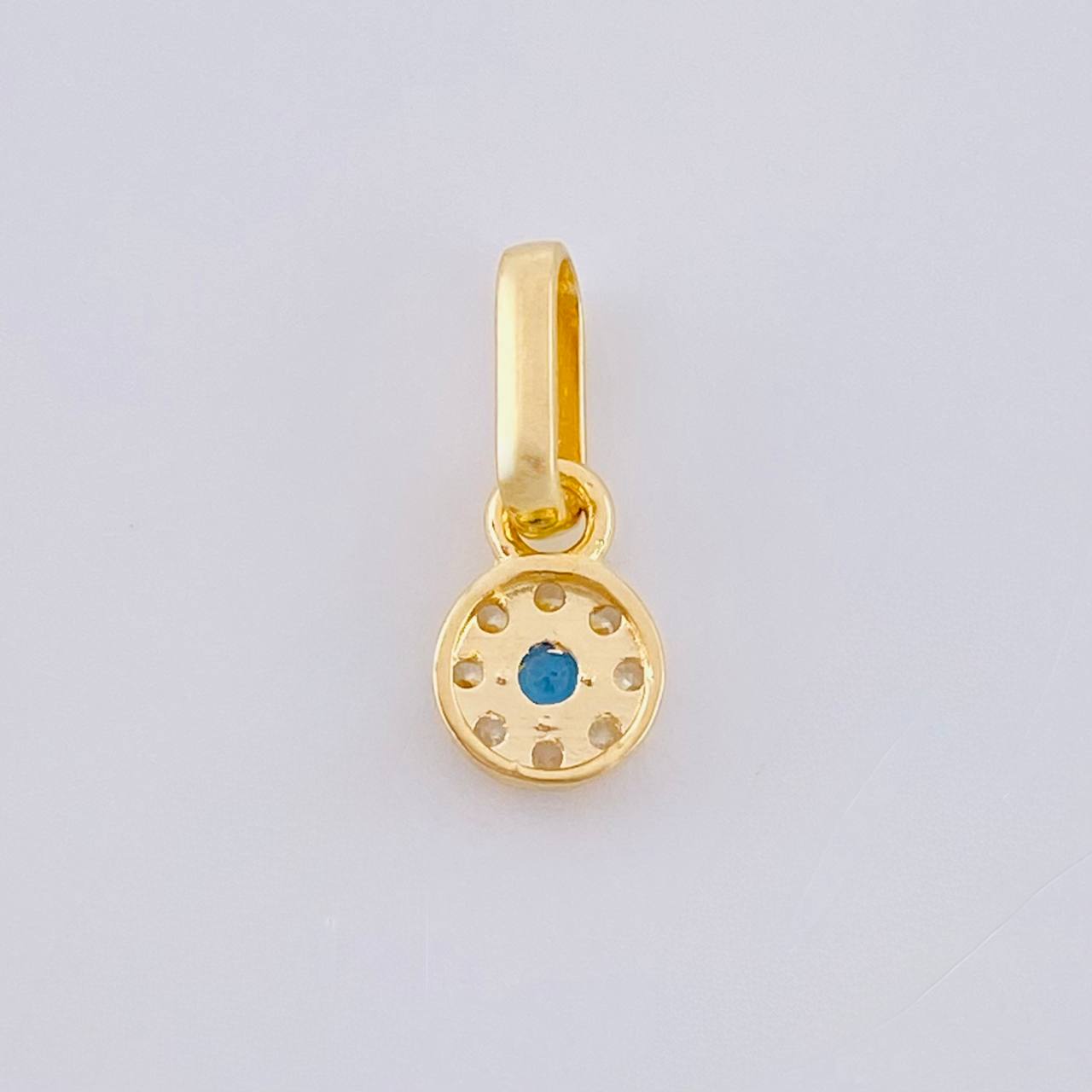 Dije Flor En Circulo 0.45 g / 1.3 cm Oro Amarillo 18K