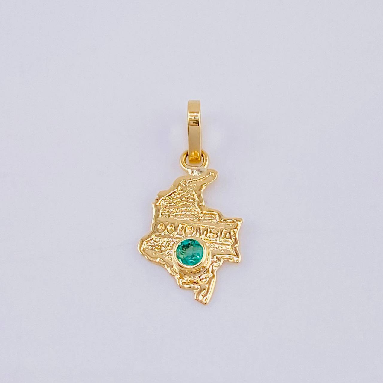 Dije Mapa De Colombia Esmeralda 8Pts 0.4 g / 1.8 cm Oro Amarillo 18K
