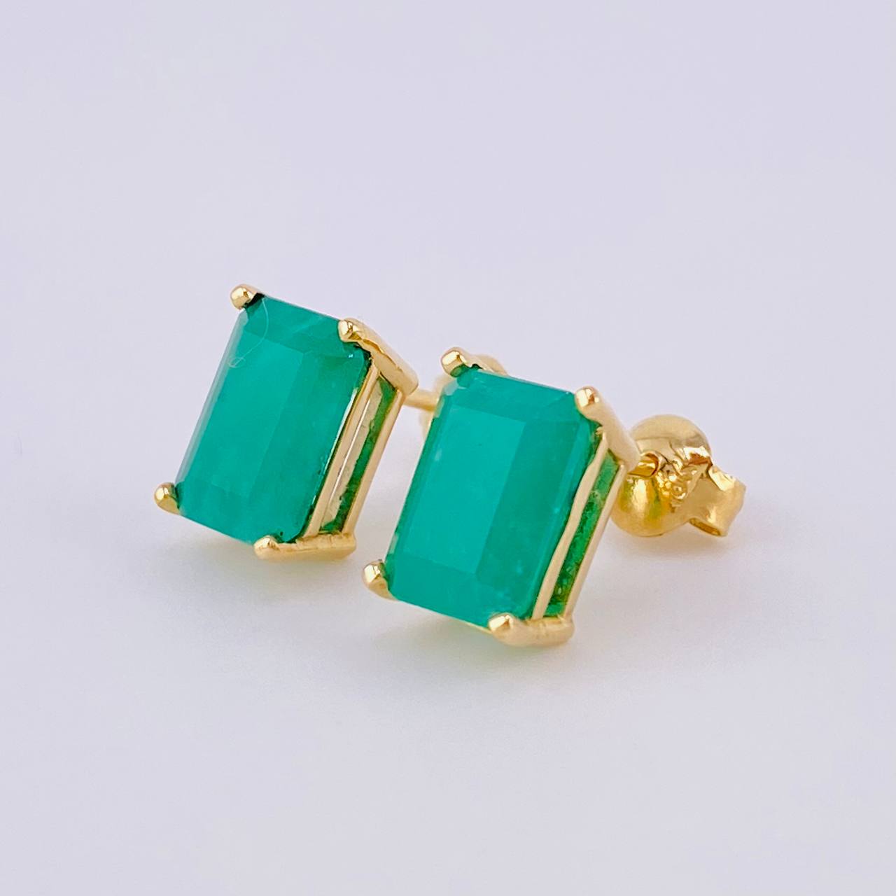 Topos Esmeralda Imperial Esmeralda 4,31 Qts 3.15 g / 9.6 mm Oro Amarillo 18K