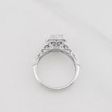 Anillo Bisel Cuadrado Diamantes 87 Pts 5.19 g / T8 1/2 Oro Blanco 18K