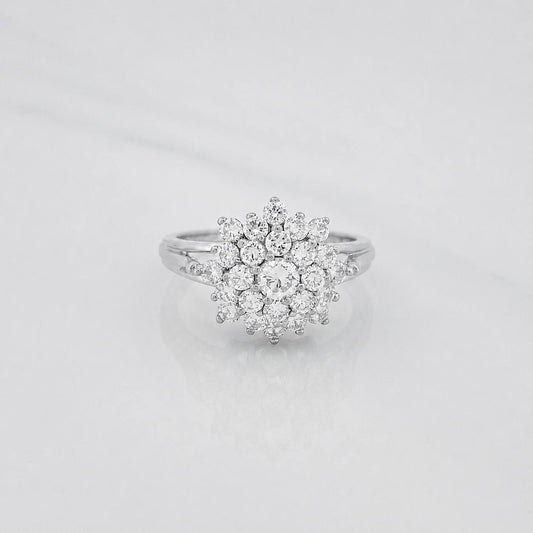 Anillo Flor Diamantes 1.04 Qts 5 g / T6 3/4 Oro Blanco 18K