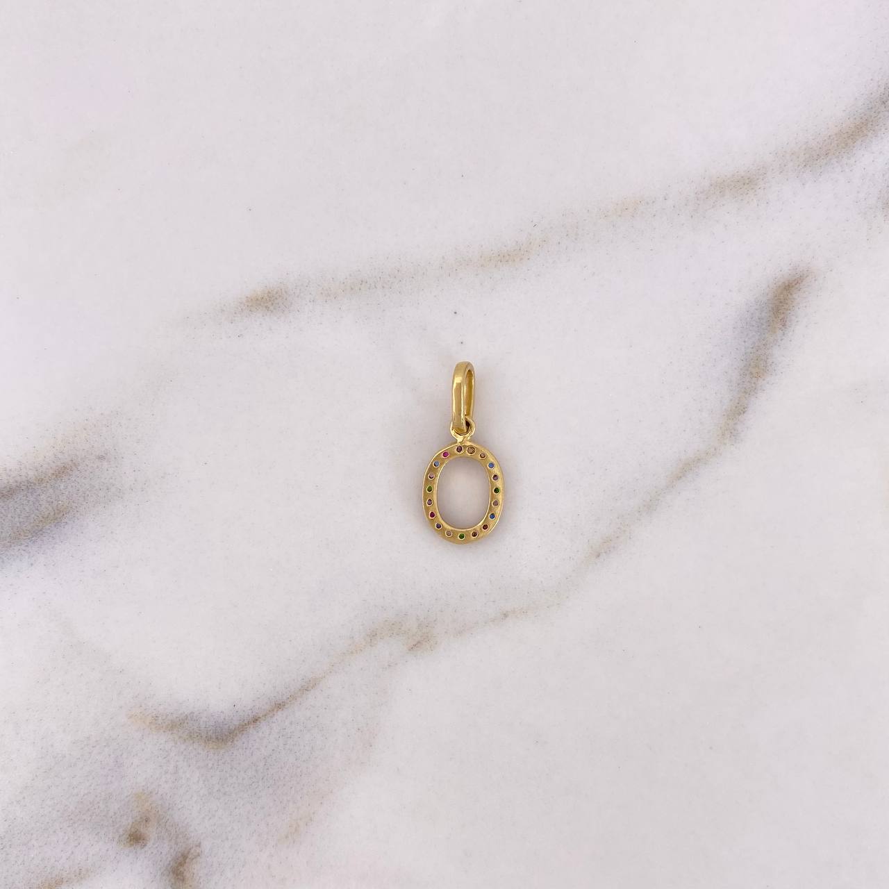 Dije Letra O 0.6gr / 1.6cm / Circones Colores Oro Amarillo 18K $