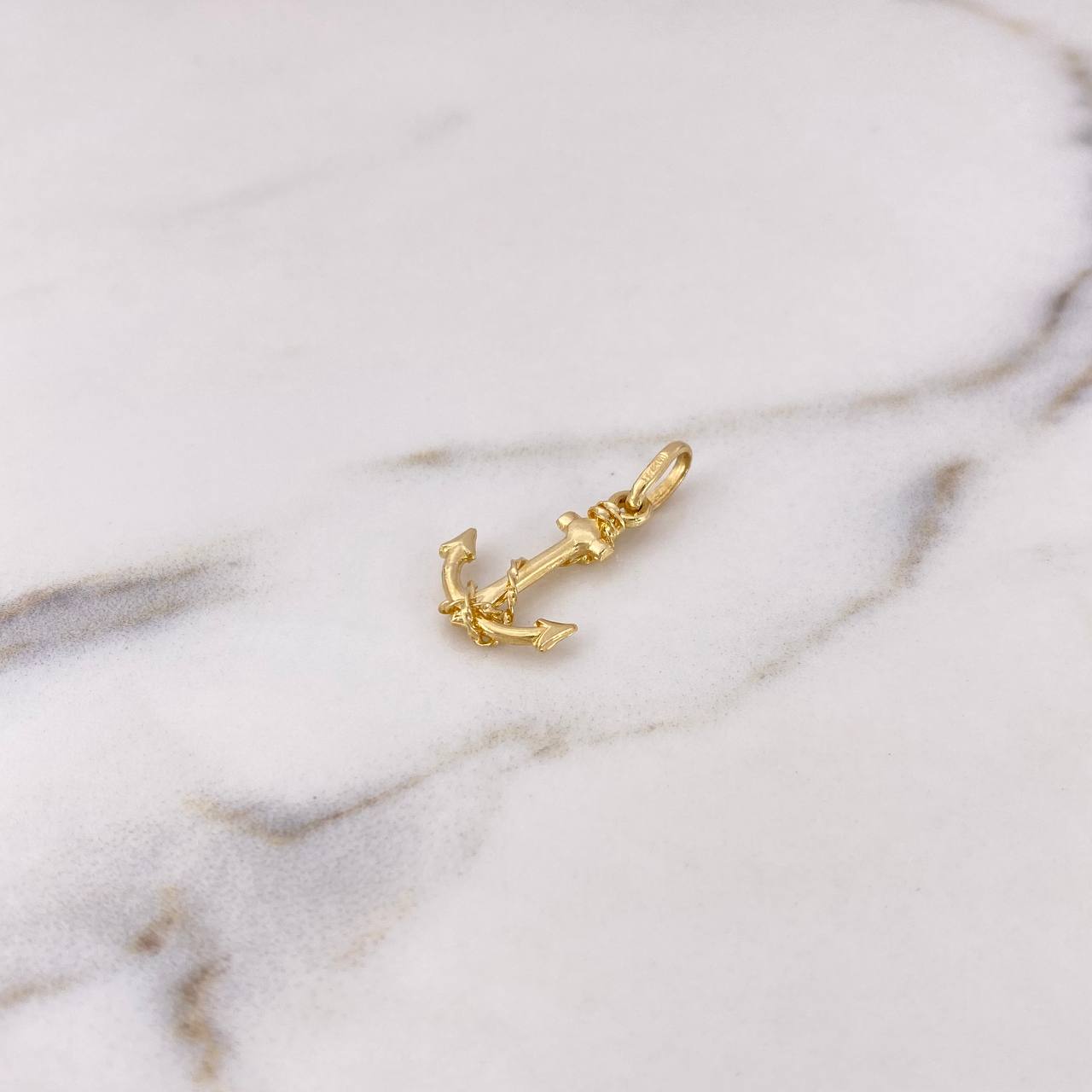 Dije Ancla  2.1gr / 2.7cm / Oro Amarillo 18K #