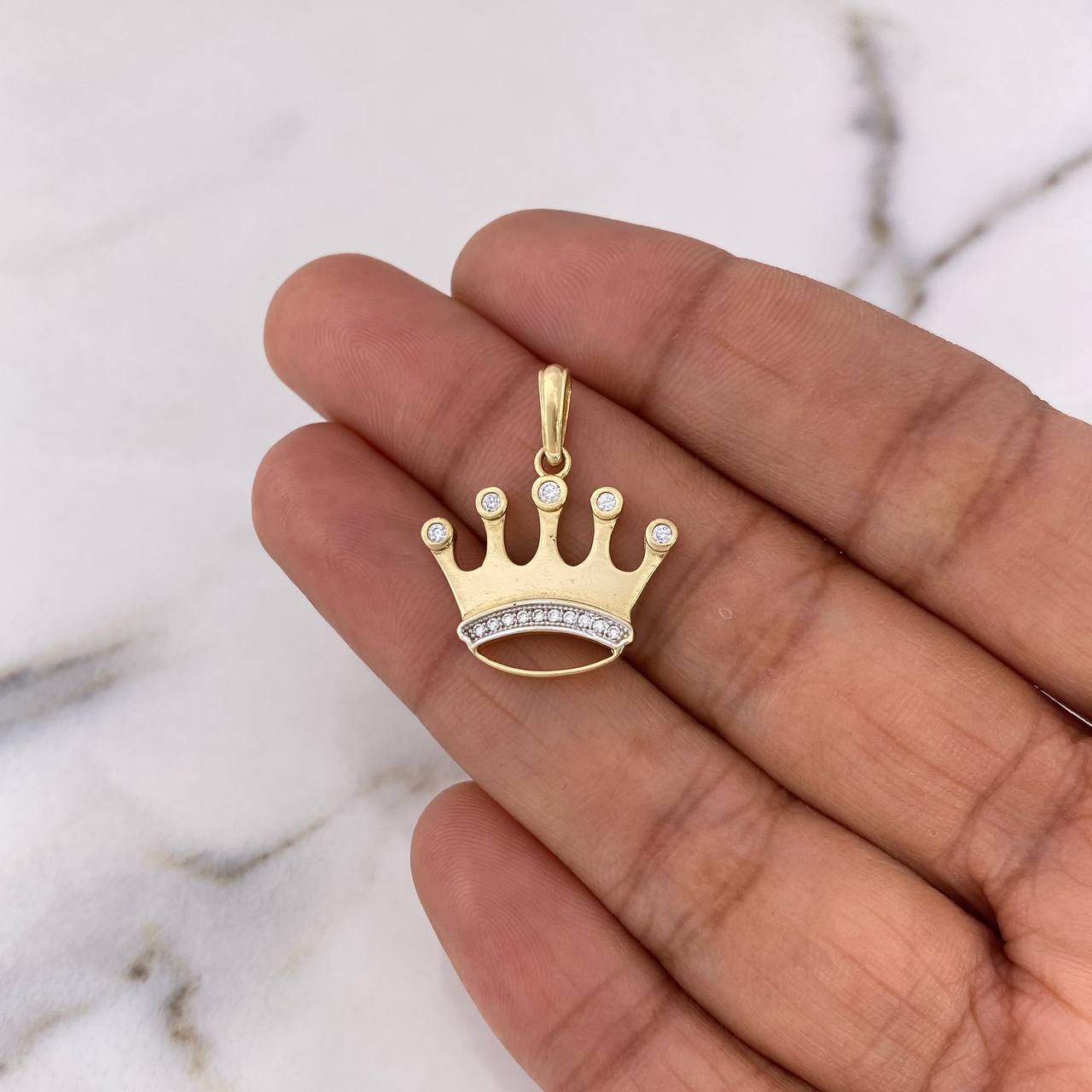 Dije Corona 2.55gr / 2.4cm / Circones Blancos Dos Oros Amarillo Blanco 18K $