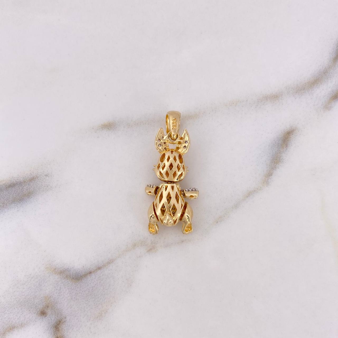 Dije Conejo Articulado 5.15gr / 3.2cm / Circones Blancos Negros Dos Oros Amarillo Blanco 18K #