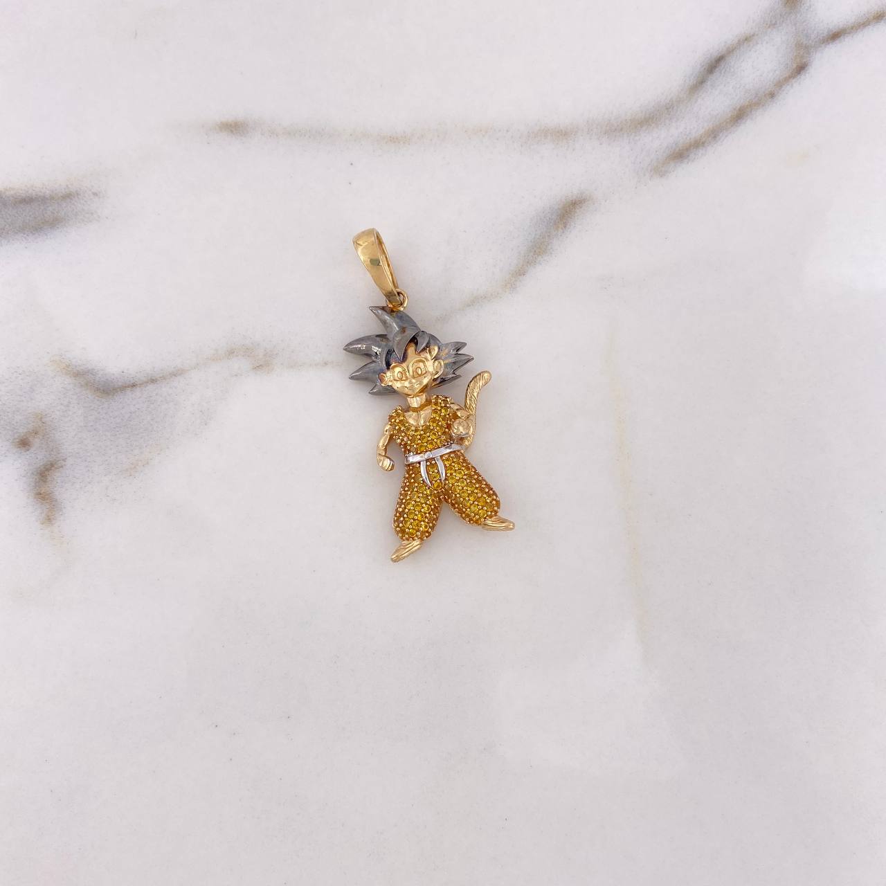 Dije Goku 6.6gr / 4.2cm / Circones Amarillos Dos Oros Amarillo Blanco 18K $