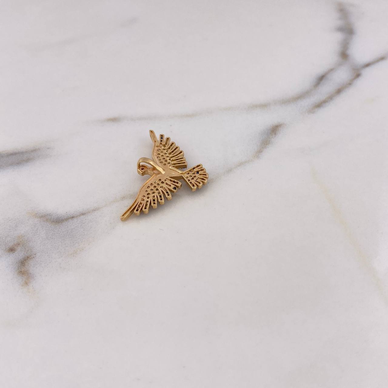 Dije Colibri 3.5gr / 1.8cm / Circones Blancos Azules Oro Amarillo 18K $