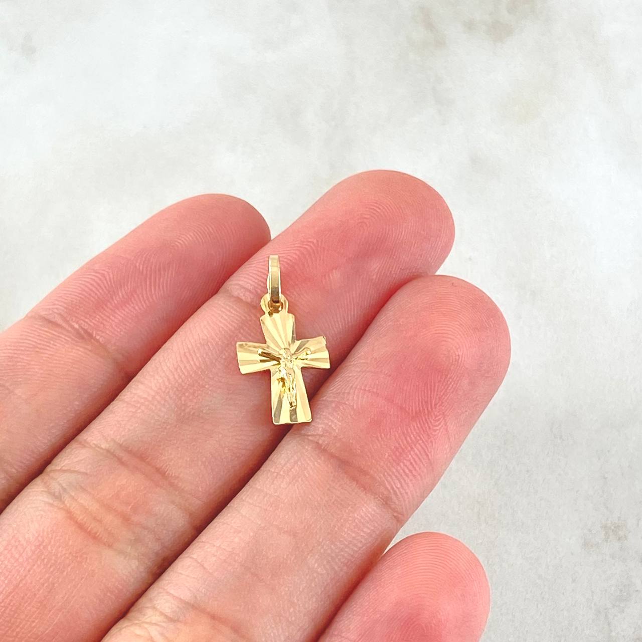 Dije Cruz Cristo 0.55gr / 1.7cm / Oro 18K