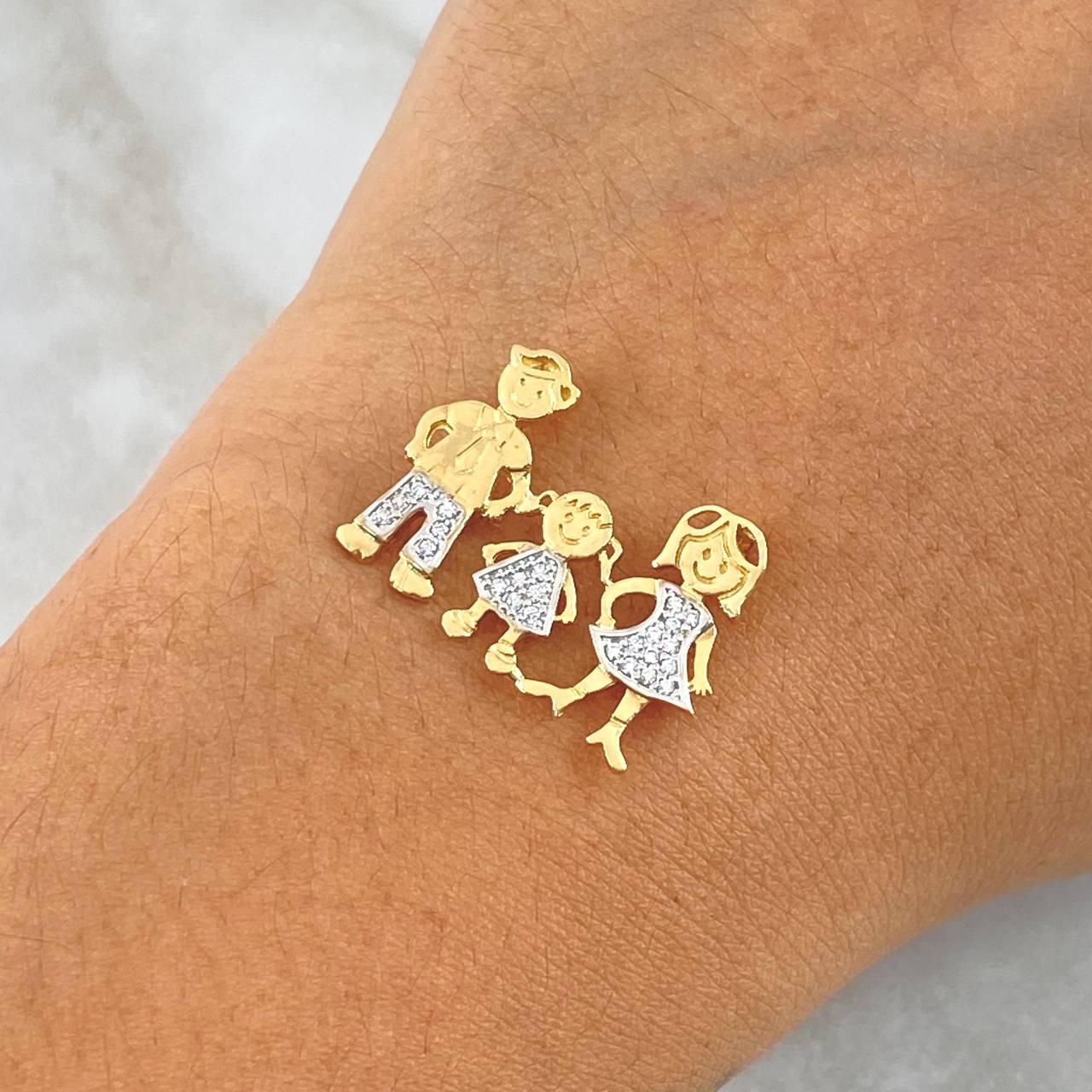 Dije Familia Papá - Mamá - Hija 3.05gr / 2cm / Circones Blancos - Sin Cargador Dos Oros Amarillo Blanco 18K