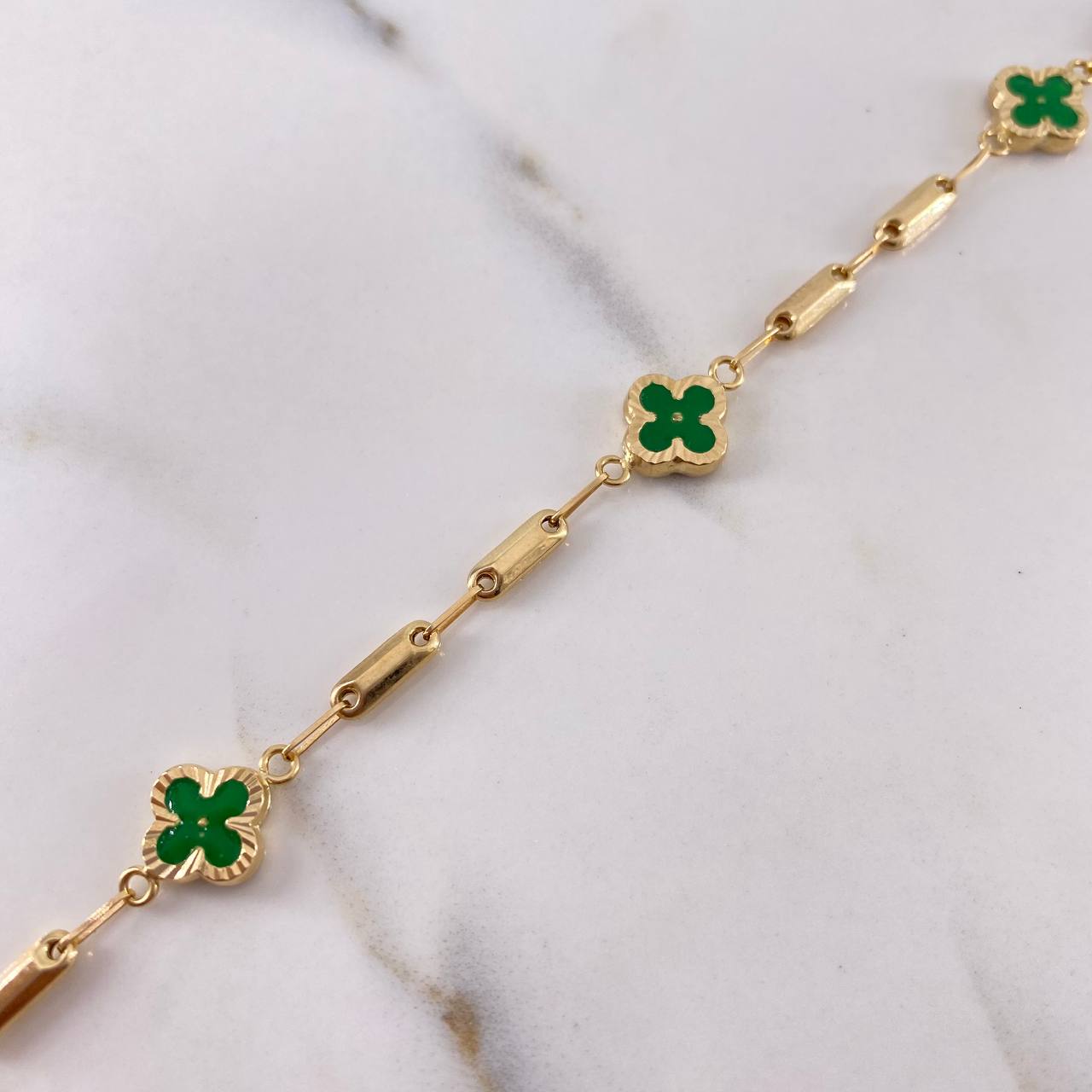 Pulso Barril Liso Trebol 4.15gr / 18cm / 3.4mm Electroestatico Verde Diamantado Oro Amarillo 18K &