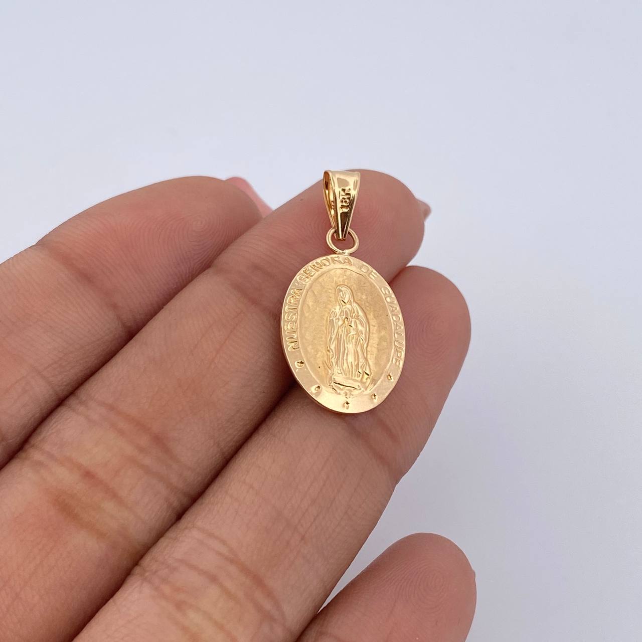 Dije Virgen Guadalupe 0.95gr / 2.6cm / Troquelado Oro Amarillo 18K &