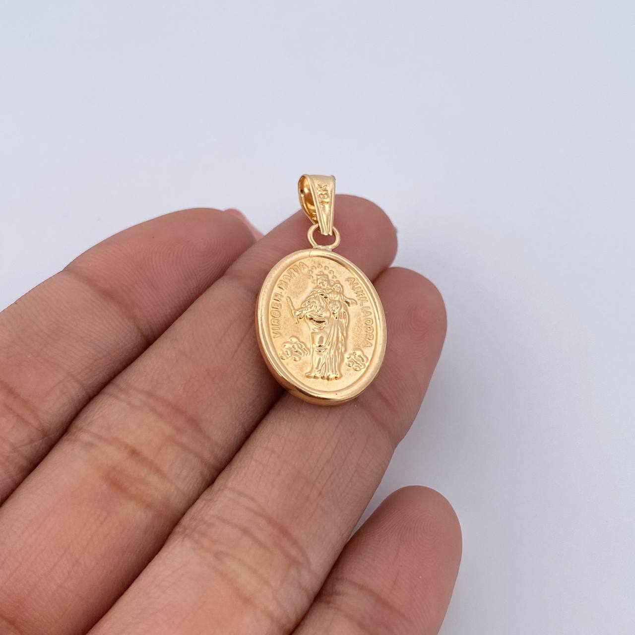 Dije Virgen Maria auxiliadora 1.65gr / 3.1cm / Troquelado Oro Amarillo 18K &