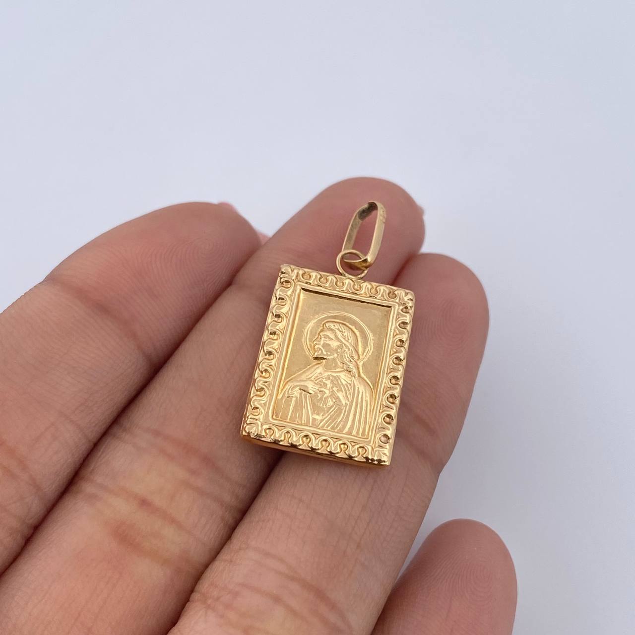 Dije Sagrado Corazon De Jesus 1.6gr / 2.9cm / Troquelado Oro Amarillo 18K &