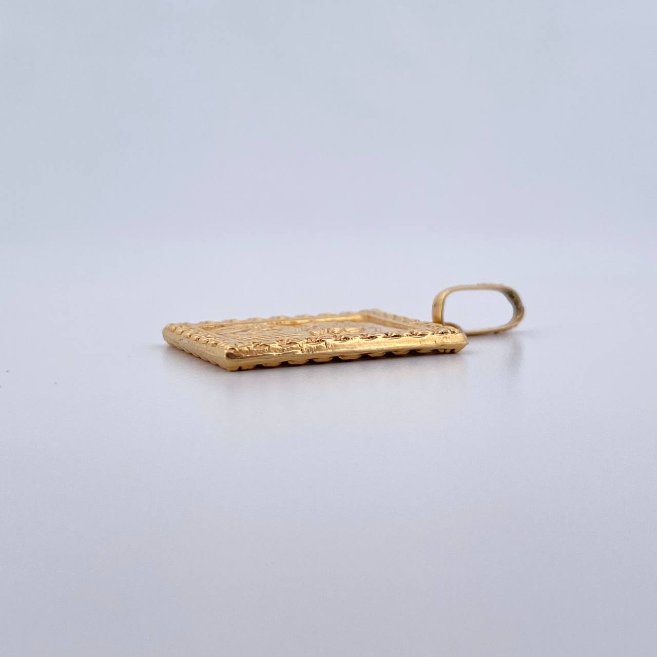 Dije Sagrado Corazon De Jesus 1.6gr / 2.9cm / Troquelado Oro Amarillo 18K &