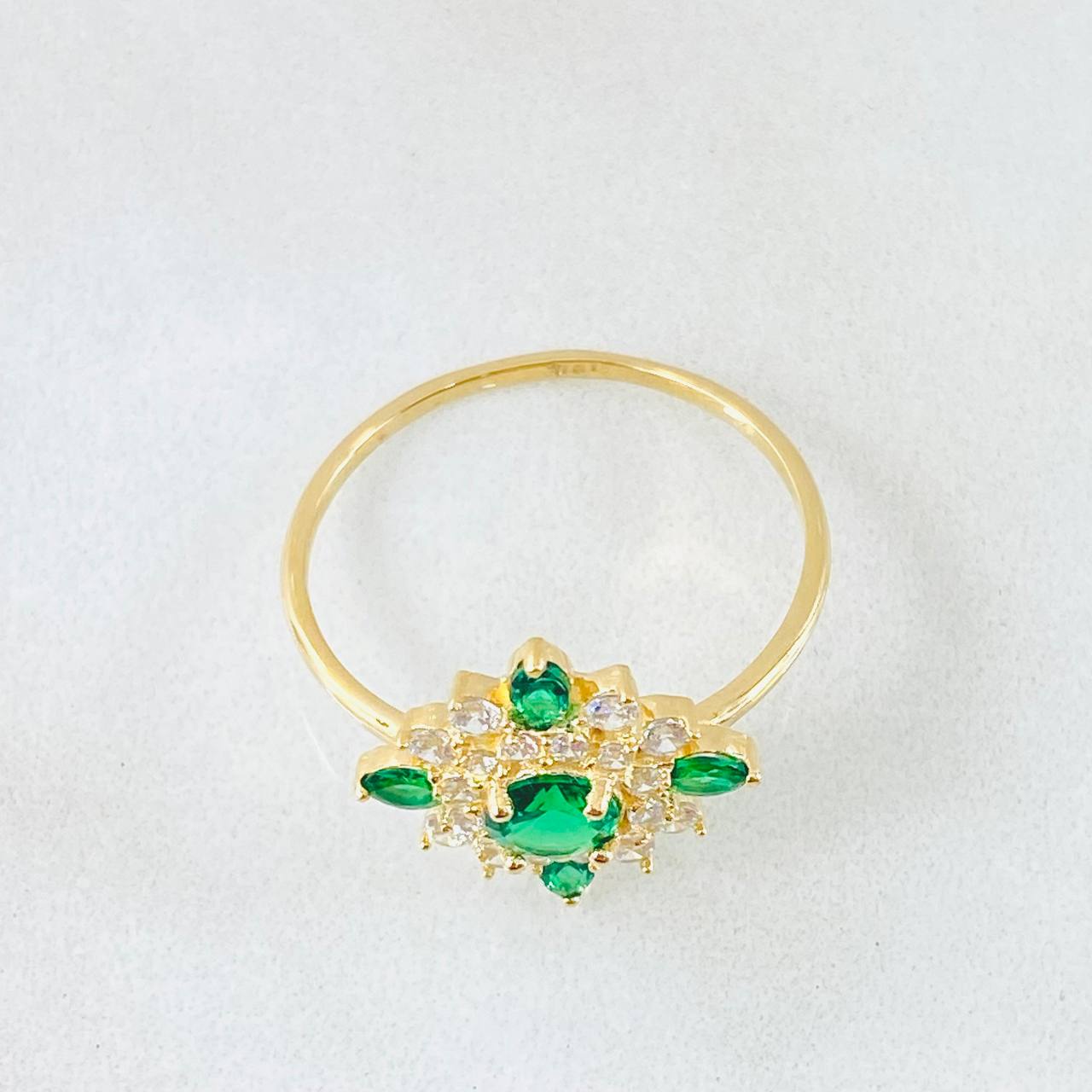 Anillo Flor Estrellada 1.85gr / T7 1/4 / Oro Amarillo 18K ©