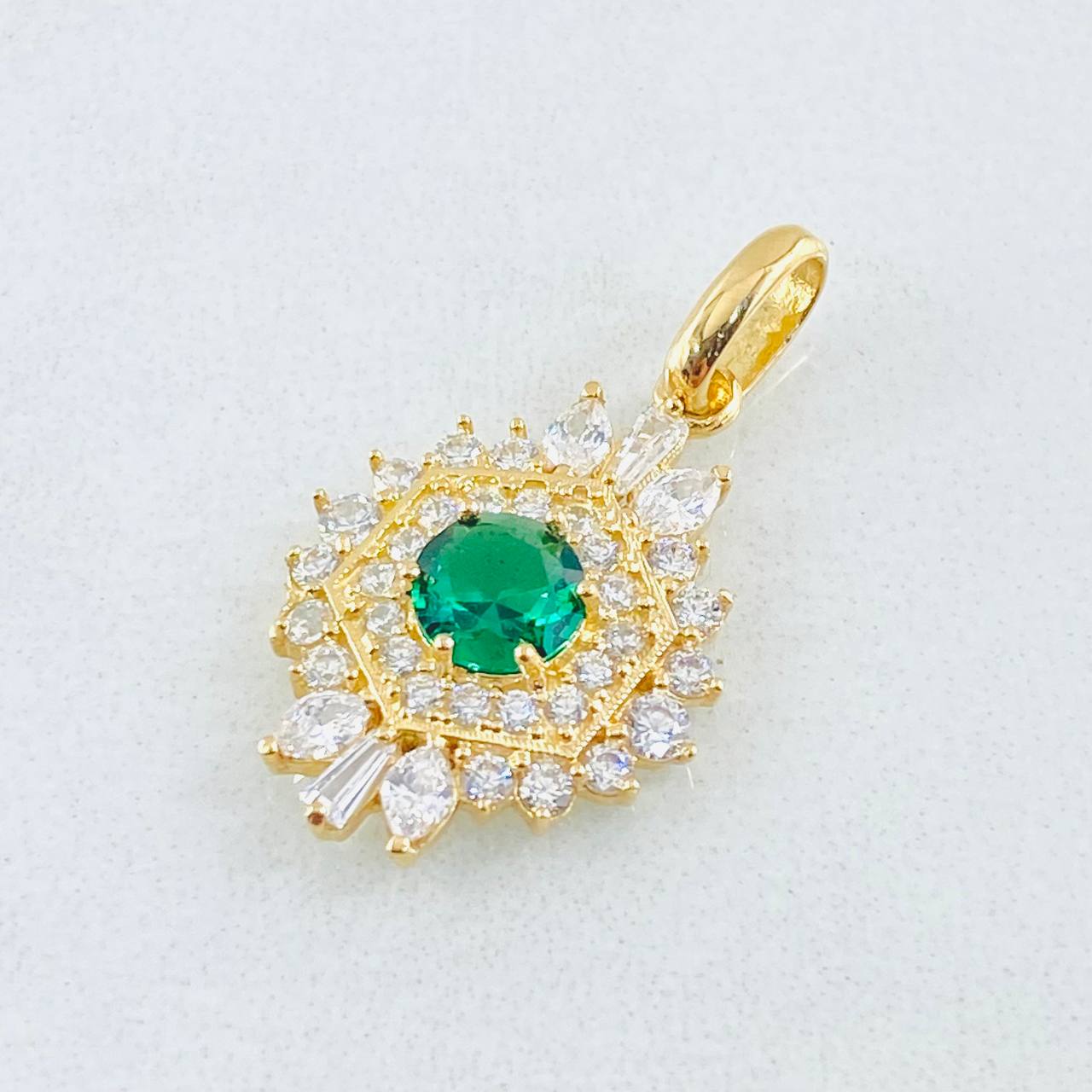Dije Nevada Hexagonal 1.8gr / 2.5cm / Oro Amarillo 18K ©