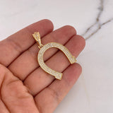 Dije Herradura 4.9gr / 4.1cm / Circones Blancos  Oro Amarillo 18K $