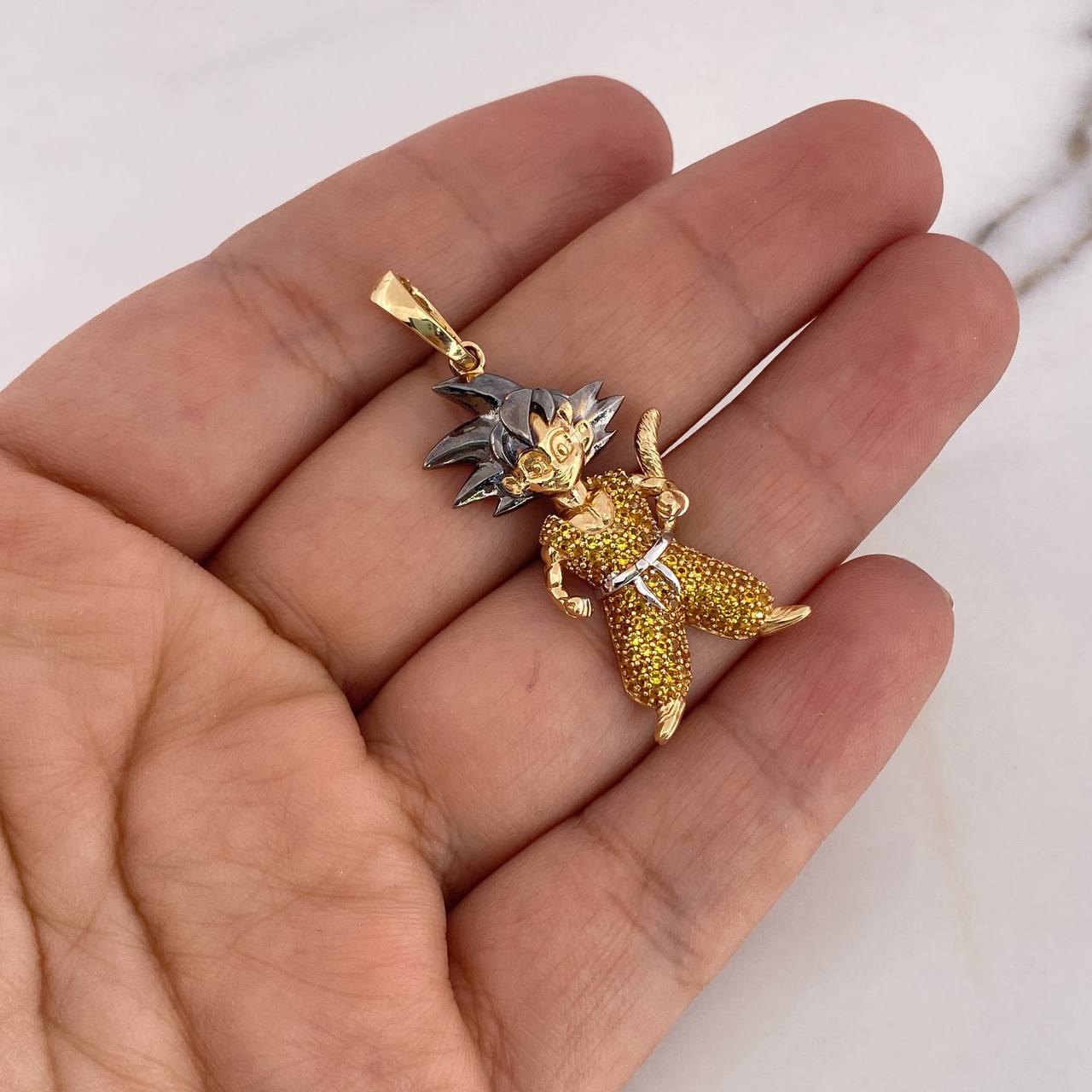 Dije Goku 6.6gr / 4.2cm / Circones Amarillos Dos Oros Amarillo Blanco 18K $