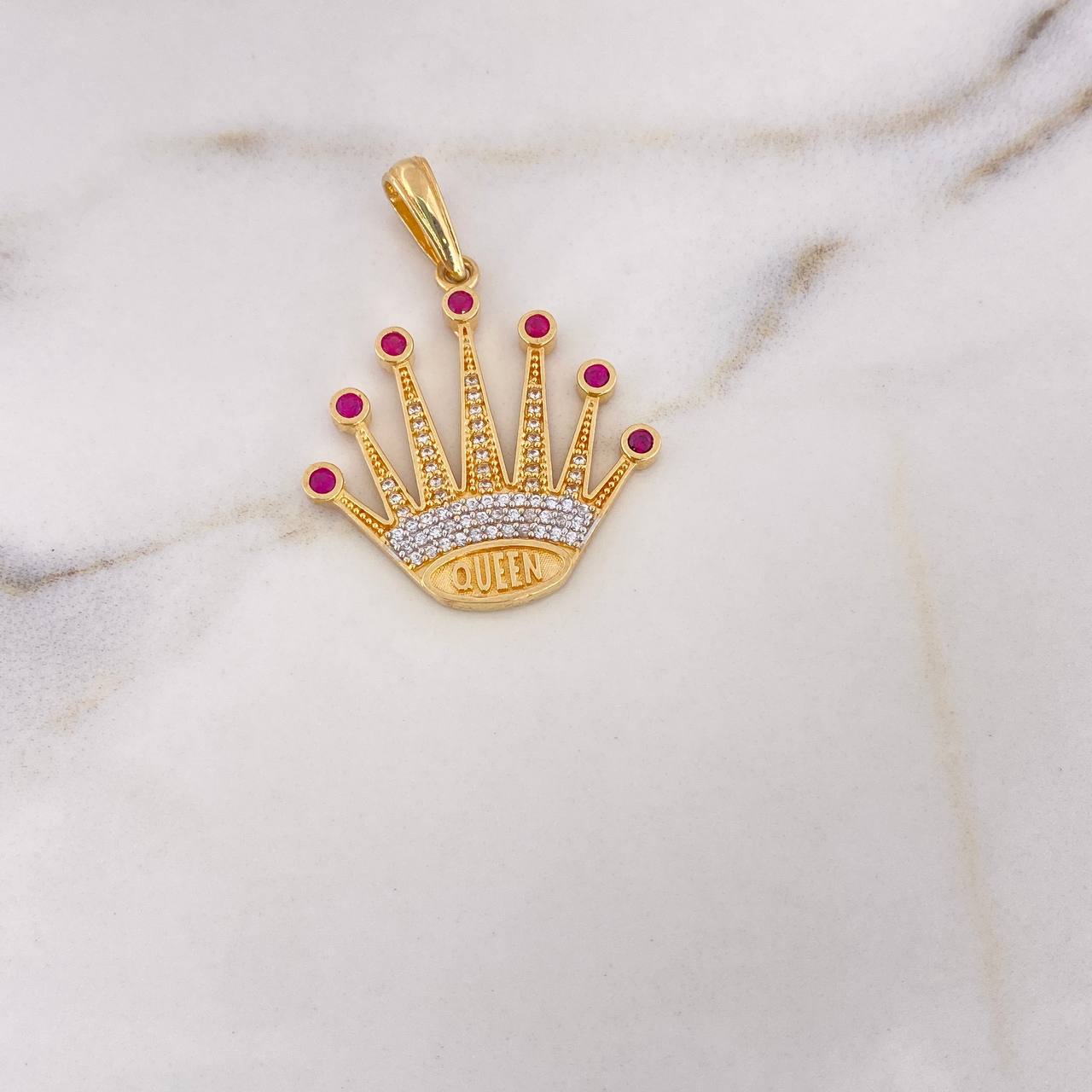 Dije Corona RX 4.8gr / 3.6cm / Circones Blancos Fucsias Dos Oros Amarillo Blanco 18K $