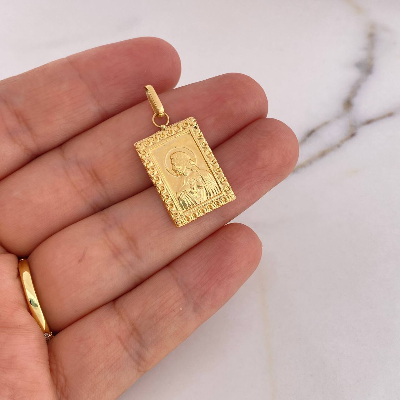 Dije Sagrado Corazon 1.6gr / 3cm / Oro Amarillo 18K $