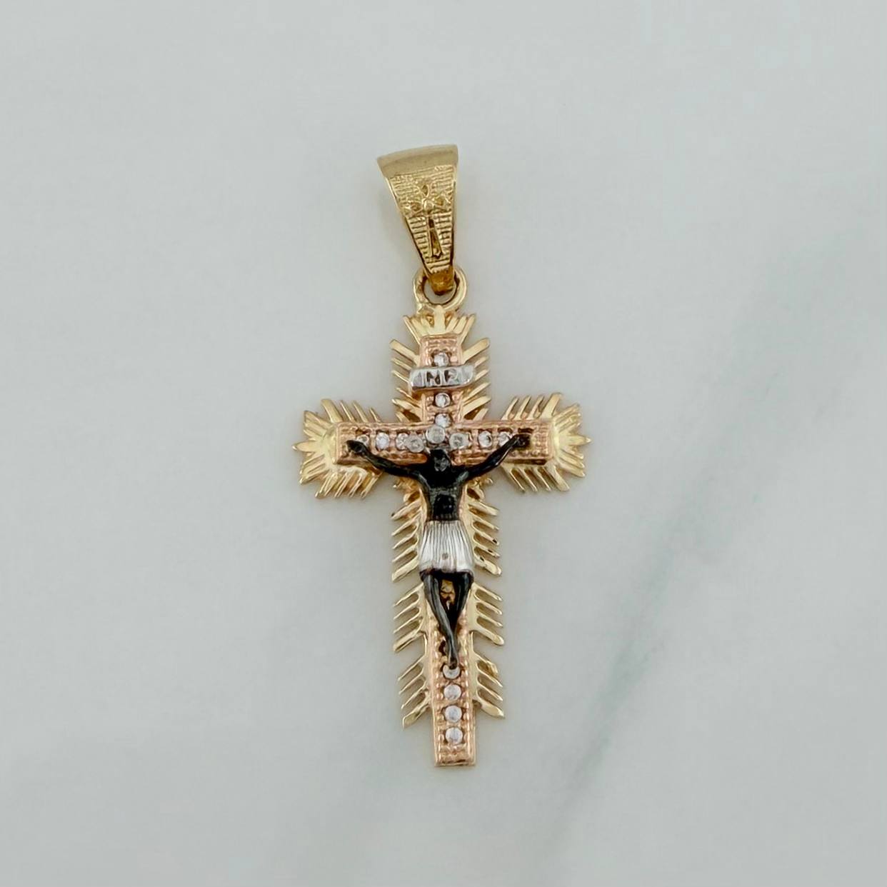 Dije Cruz Cristo Milagroso De Buga 4.1 g / 4 cm Tres Oros 18K