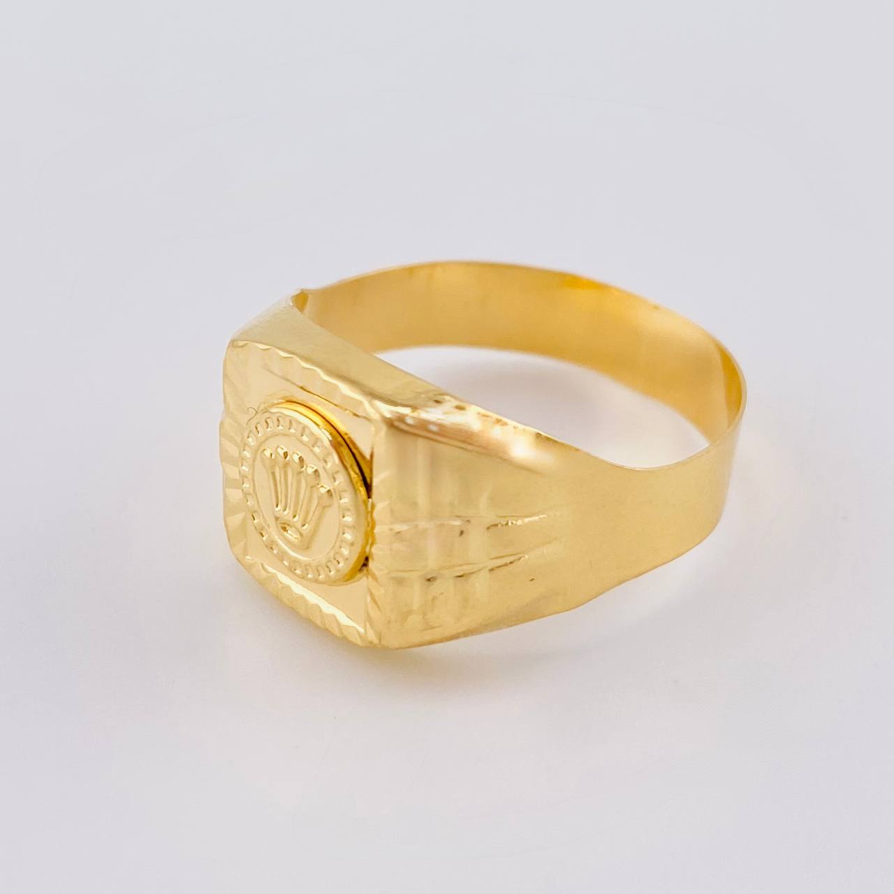 Anillo Corona Sello 2.85 g / T11 1/2 Oro Amarillo 18K
