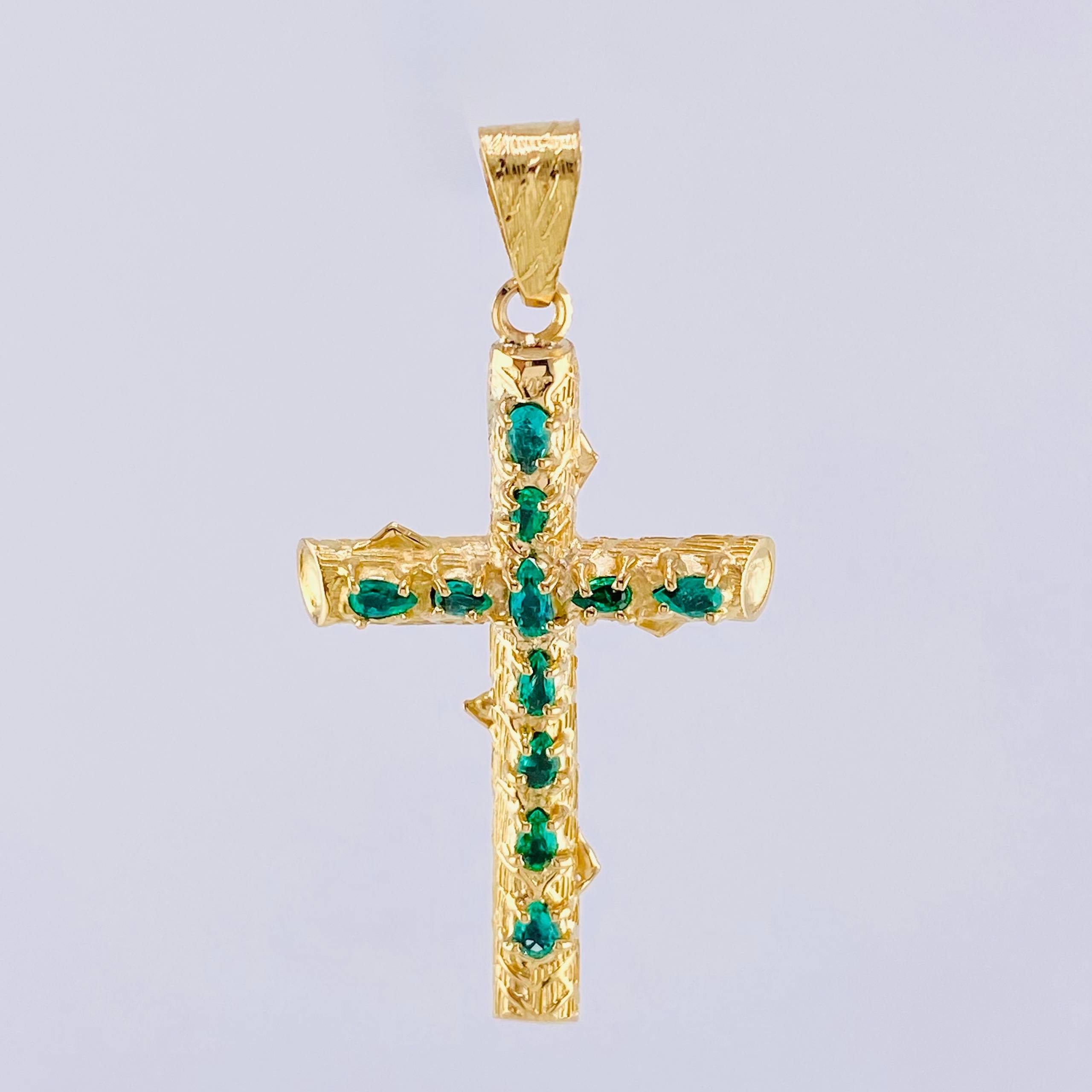 Dije Cruz Tronco Esmeraldas 1,8 Qts 3.25 g / 4.9 cm Oro Amarillo 18K