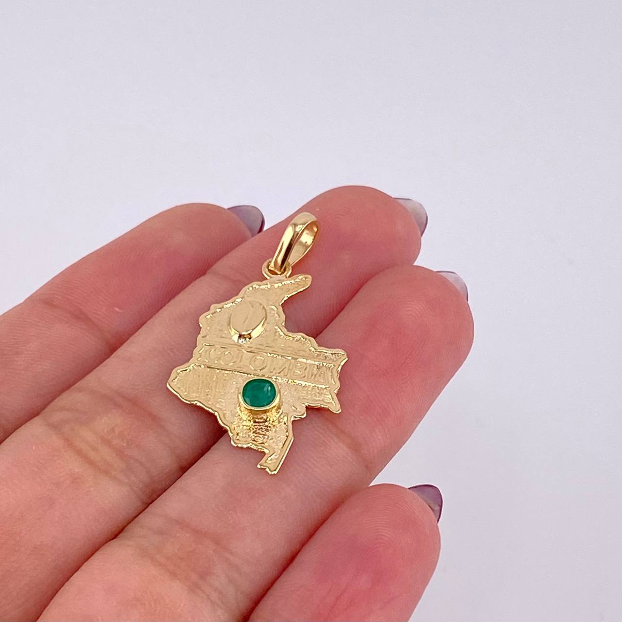 Dije Mapa De Colombia Esmeralda 23Pts 1.8 g / 3.2 cm Oro Amarillo 18K