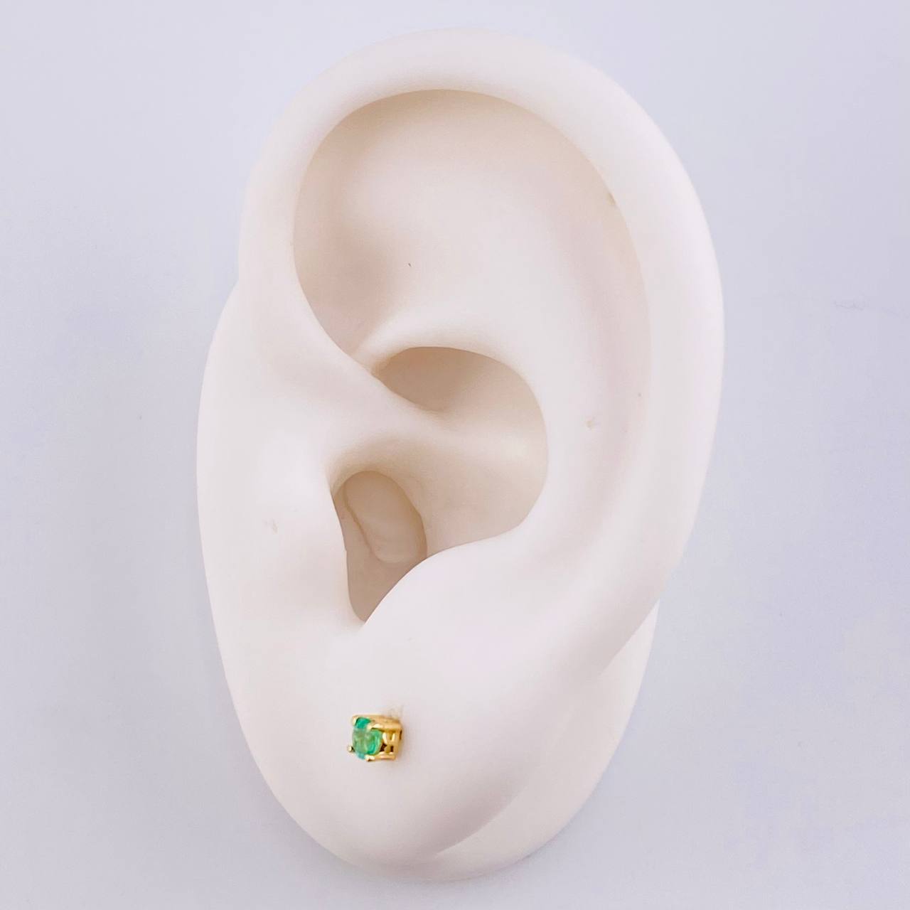 Topos Cuatro Garras Esmeralda 15Pts 0.65 g / 1.5 mm Oro Amarillo 18K