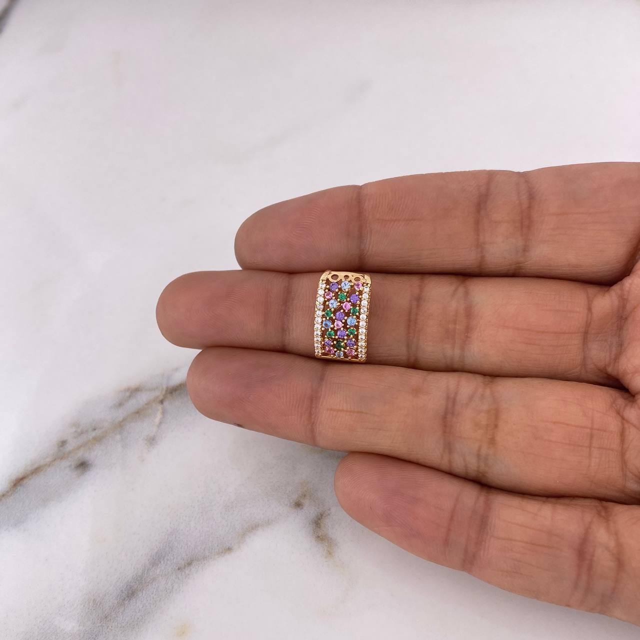 Dije Rectangular 1.4gr / 1.4cm / Circones Colores Oro Amarillo 18K $