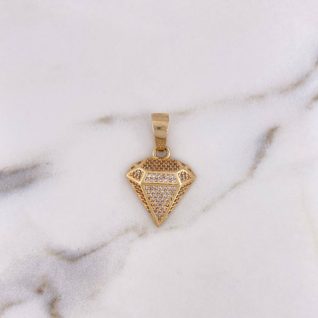 Dije Diamante 5.3gr / 3cm / Circones Blancos  Oro Amarillo 18K $