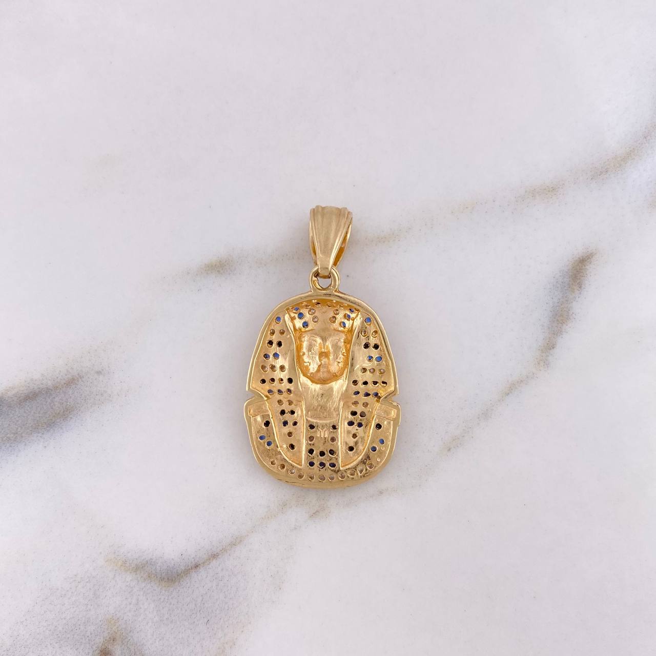 Dije Rostro Faraón Tutankamón 6.85gr / 3.7cm / Circones Azules Blancos Negros Oro Amarillo 18K