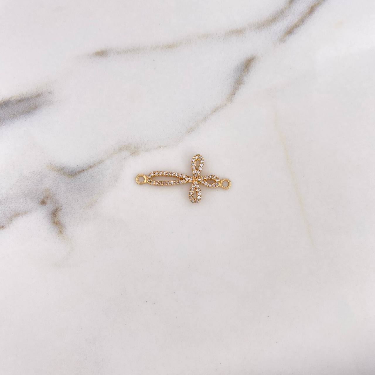Herraje Cruz 1.2gr / 2.9cm / Circones Blancos Oro Amarillo 18K $