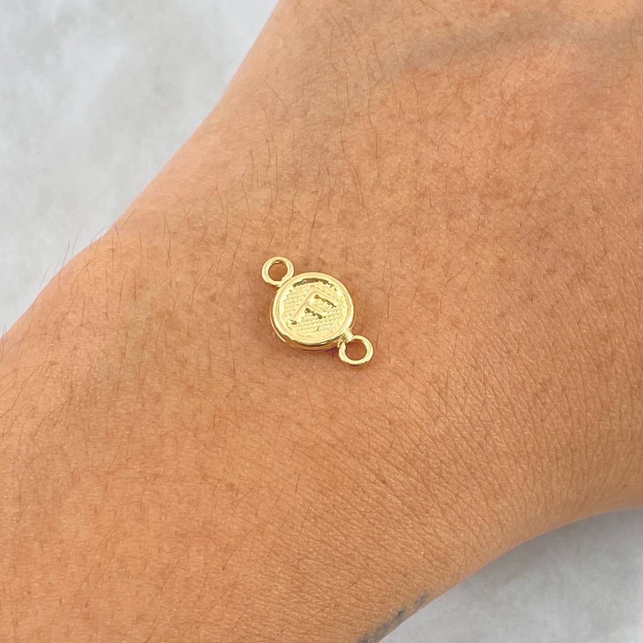 Herraje Letra F 0.6gr / 1cm / Oro Amarillo 18K