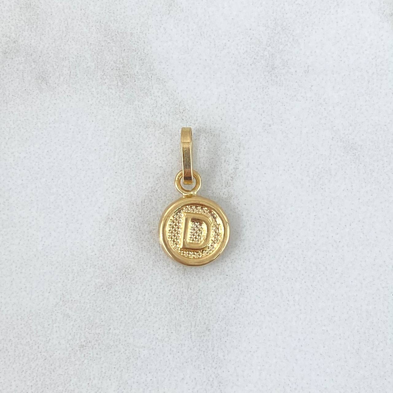 Dije Letra D 0.55gr / 1.5cm / Circulo Texturizado Rayado Oro Amarillo 18K